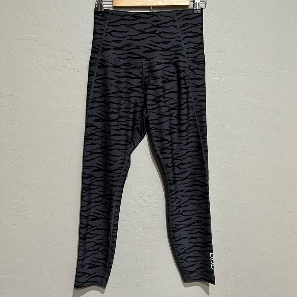 Lorna Jane Dark Gray and Black Tiger Stripe Animal Print Leggings, Medium
